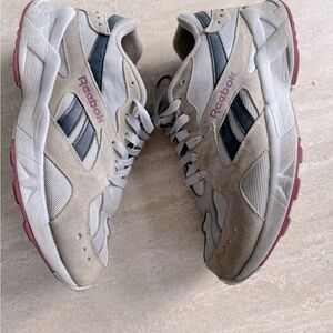 Reebok sneaker - Aztrek CN7836 size 9 men’s